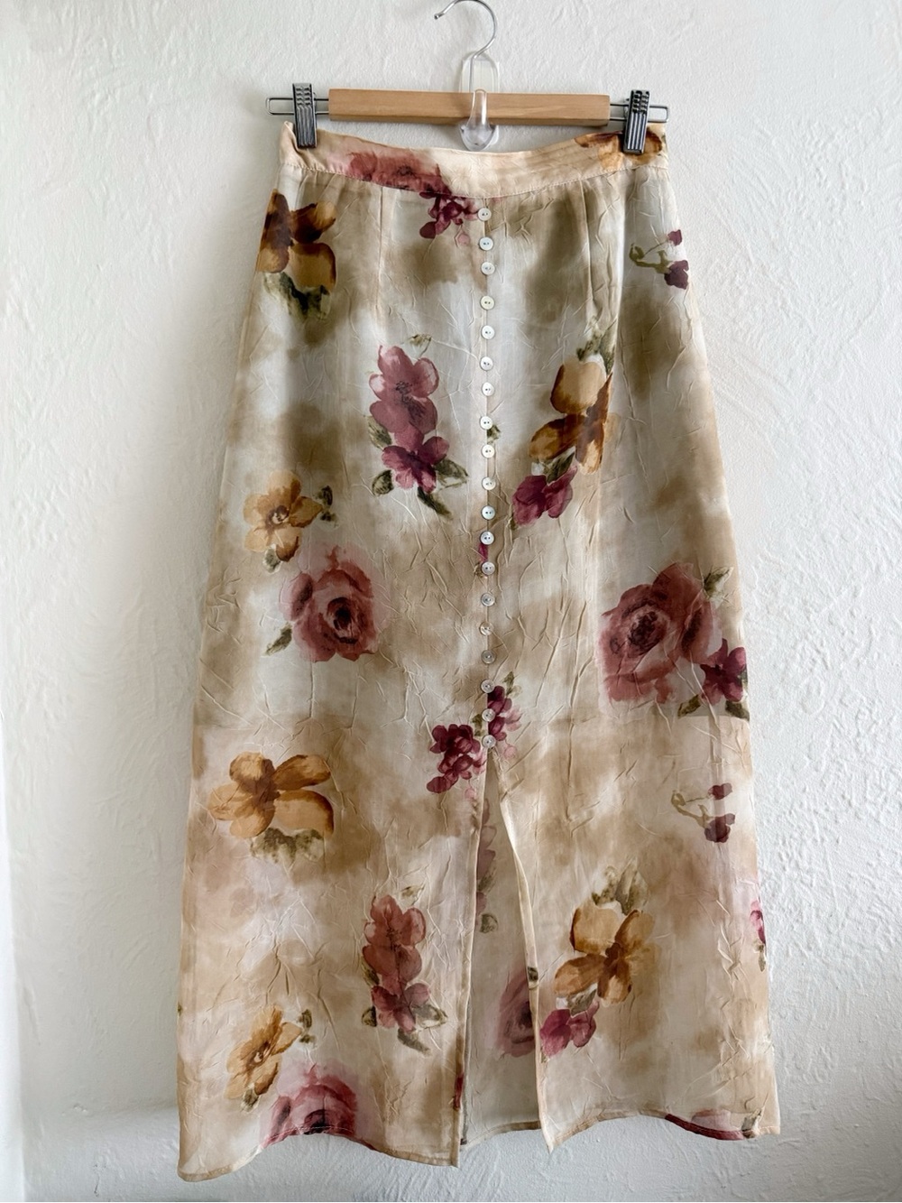 Vintage Floral Button-Front Midi Skirt in Cream and Pink